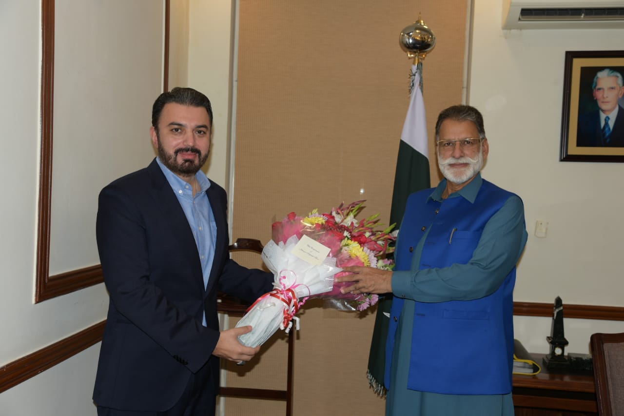 Jehangir Khan, meeting Sardar Abdul Qayyum Khan Niazi, Prime Minister of AJK.